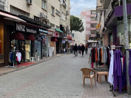 KARŞIYAKA ÇARŞI HİLMİ ZİYA APAK SOKAĞI KARŞIYAKA ÇARŞI HİLMİ ZİYA APAK SOKAĞI