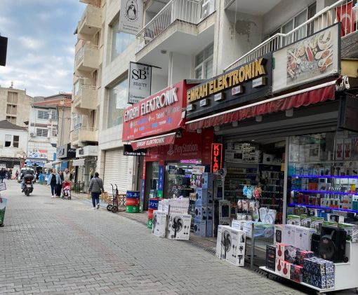 KARŞIYAKA ÇARŞI HİLMİ ZİYA APAK SOKAĞI KARŞIYAKA ÇARŞI HİLMİ ZİYA APAK SOKAĞI